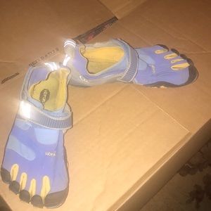 Vibram toe shoes